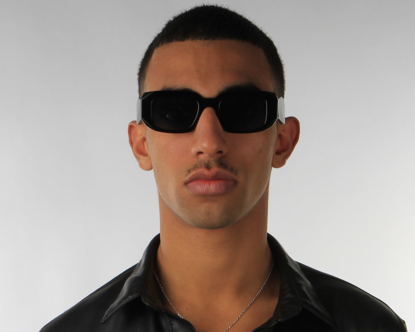 FRS EYEWEAR OG collection 2022 Lunettes de soleil femme Lunettes de soleil homme Lunettes de soleil pas cher Lunettes de soleil vintage monture noir écaille de tortue lunettes de soleil original paire de lunettes mode nouvelle marque lunettes de soleil ronde lunettes de soleil originale