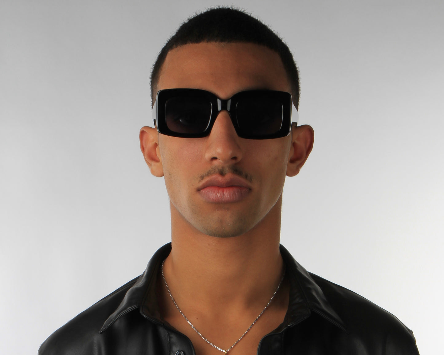 FRS EYEWEAR OG collection 2022 Lunettes de soleil femme Lunettes de soleil homme Lunettes de soleil pas cher Lunettes de soleil vintage monture noir écaille de tortue lunettes de soleil original paire de lunettes mode nouvelle marque Lunettes de soleil rectangulaire Lunettes de soleil oversize Lunettes de soleil carré Lunettes de soleil originale