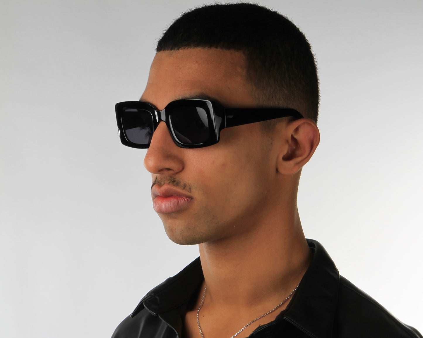 FRS EYEWEAR OG collection 2022 Lunettes de soleil femme Lunettes de soleil homme Lunettes de soleil pas cher Lunettes de soleil vintage monture noir écaille de tortue lunettes de soleil original paire de lunettes mode nouvelle marque Lunettes de soleil rectangulaire Lunettes de soleil oversize Lunettes de soleil carré Lunettes de soleil originale