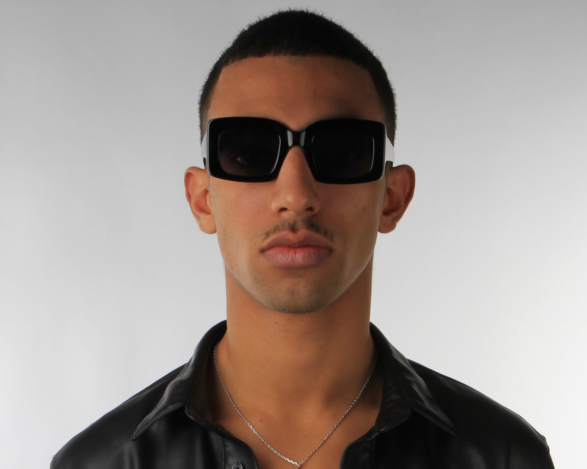 FRS EYEWEAR OG collection 2022 Lunettes de soleil femme Lunettes de soleil homme Lunettes de soleil pas cher Lunettes de soleil vintage monture noir écaille de tortue lunettes de soleil original paire de lunettes mode nouvelle marque Lunettes de soleil rectangulaire Lunettes de soleil oversize Lunettes de soleil carré Lunettes de soleil originale
