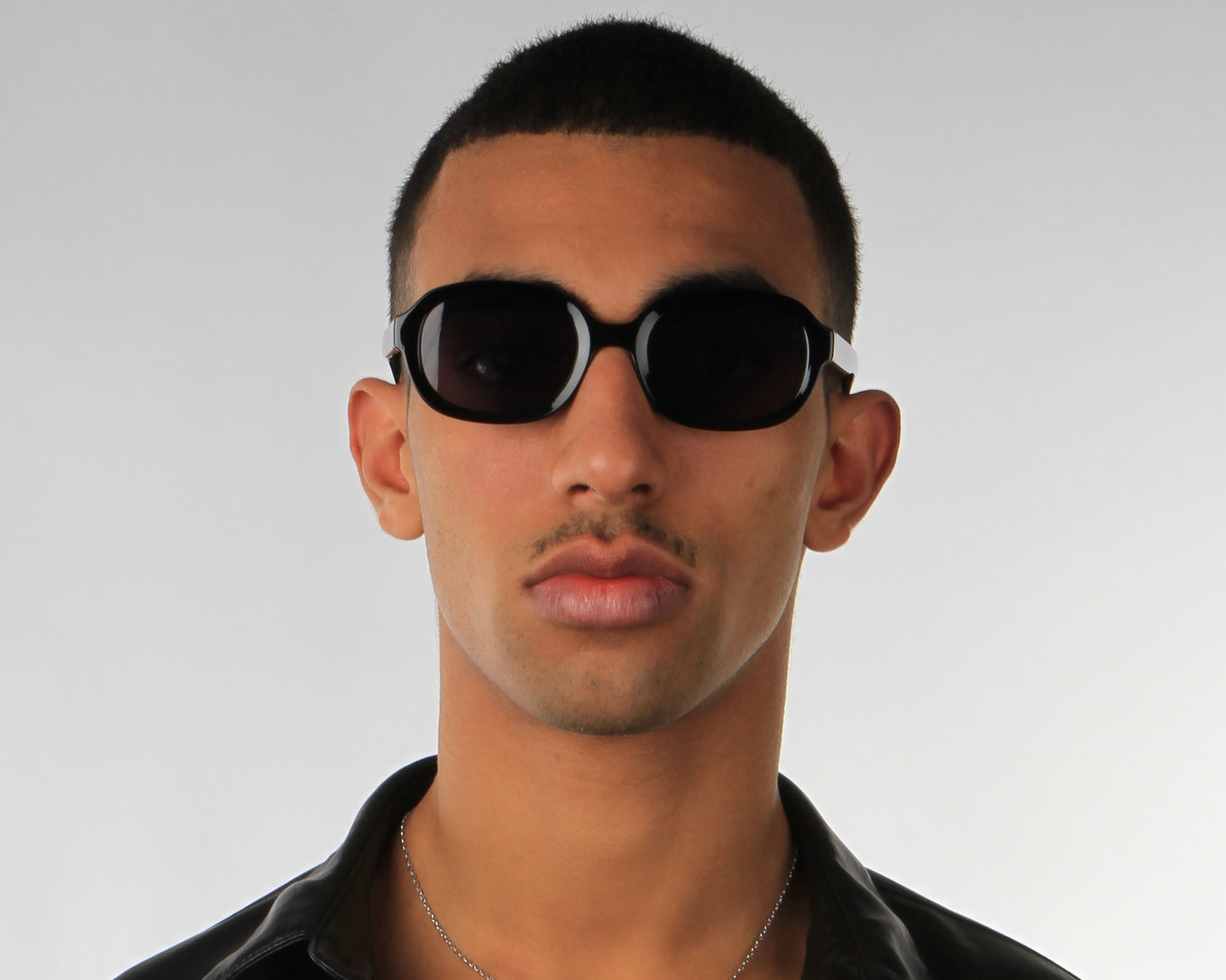 FRS EYEWEAR OG collection 2022 Lunettes de soleil femme Lunettes de soleil homme Lunettes de soleil pas cher Lunettes de soleil vintage monture noir écaille de tortue lunettes de soleil original paire de lunettes mode nouvelle marque